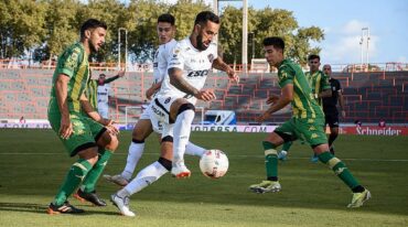 El Santo no pudo repetir la actuación ante Platense y cayó en Mar del Plata.  Prensa Patronato