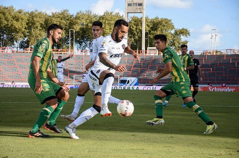 El Santo no pudo repetir la actuación ante Platense y cayó en Mar del Plata.  Prensa Patronato