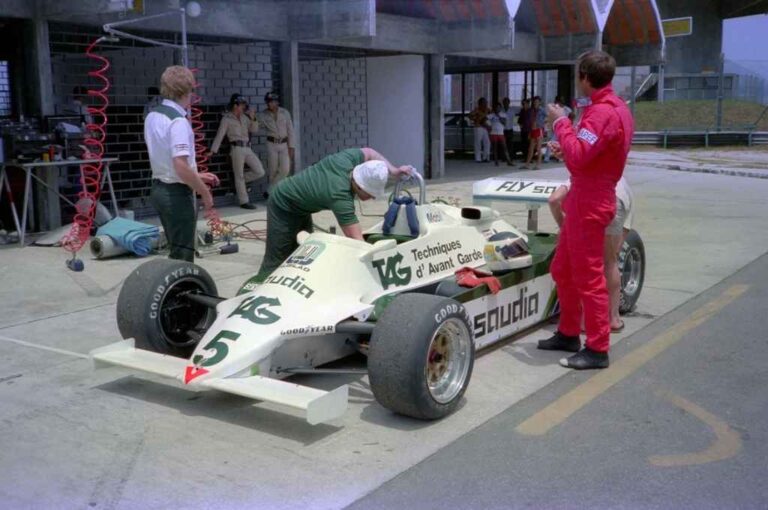 Colgó el casco. La foto tiene 40 años