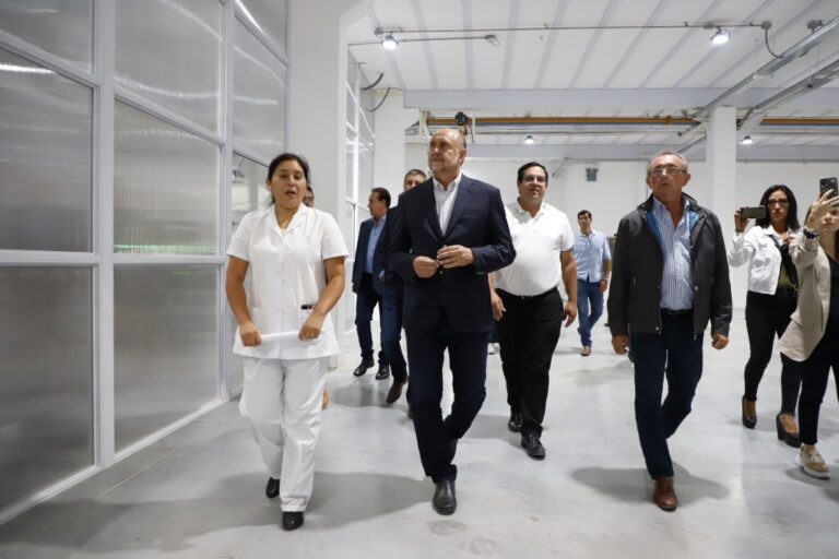 El gobernador Omar Perotti presidió la apertura de la instalación. Gentileza: prensa Gobierno de Santa Fe.