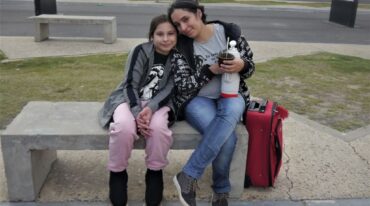 Isis codo a codo junto a su mamá y en la búsqueda de un objetivo.