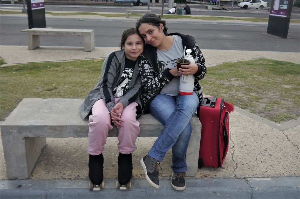 Isis codo a codo junto a su mamá y en la búsqueda de un objetivo.