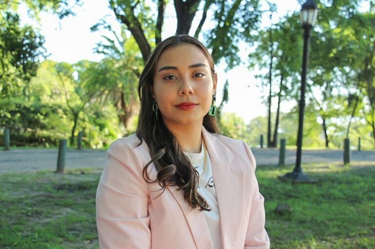 Ayelén Villalba es profesora de Historia