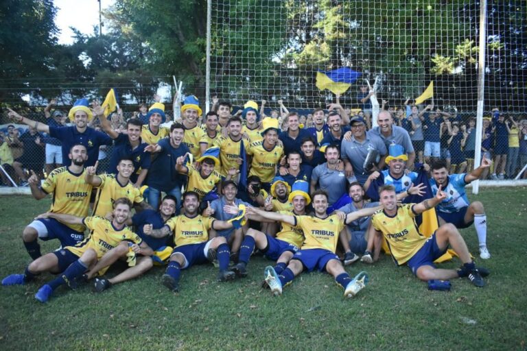 El conjunto de la capital provincial festejó en María Juana. Gentileza: prensa Liga Santafesina de Fútbol.