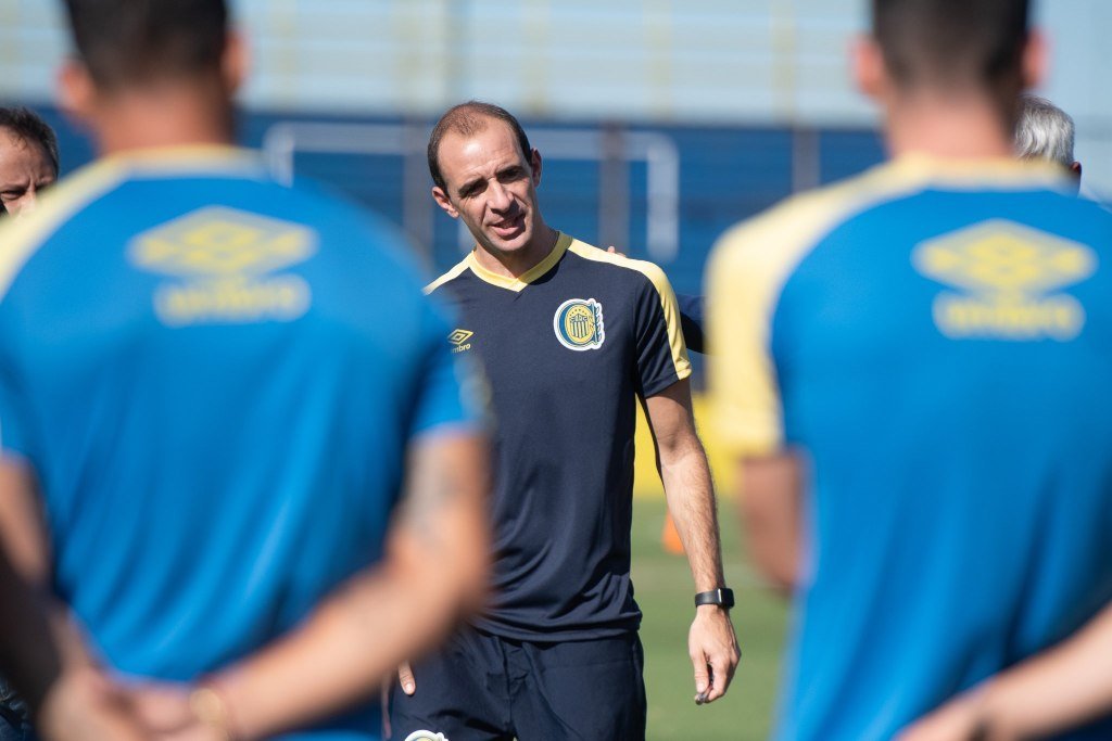 Leandro Somoza dirigió su primera práctica. Gentileza: prensa Rosario Central.