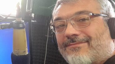 Alejandro Videla en la conducción de "Bitácora Malvinas". Gentileza.