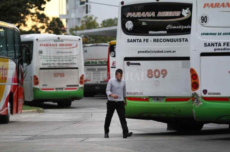 Las terminales de ómnibus retomaron la actividad normal después de la pandemia y los coches tendrían una extensión de la vida útil.   Pablo Aguirre