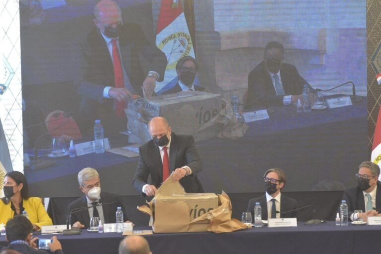 El mandatario santafesino estuvo acompañado por el ministro de Economía