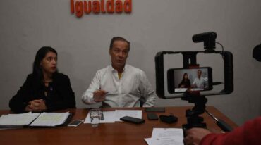 Donnet y Giustiniani dieron detalles del proyecto de reforma constitucional en la sede partidaria de Igualdad.   Gentileza