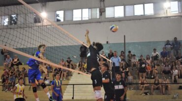 Los finalistas del año pasado en Sub 18 masculina vuelven a ser protagonistas. Paracao Azul ya venció a su homónimo Amarillo; Unión Agrarios Cerrito recibe a Estudiantes. Créditos: Luis Gómez