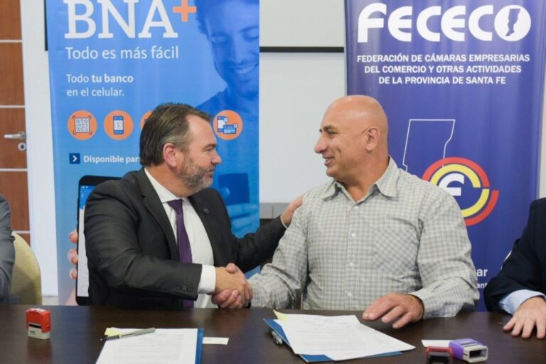 Rúbrica. Ambas entidades sellaron un convenio de características únicas en el país. Gentileza.