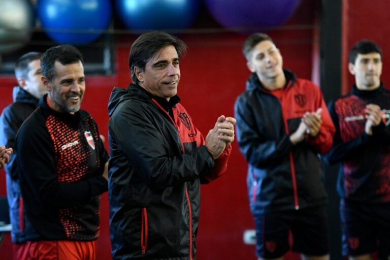Sanguinetti quiere a su equipo bien concentrado hoy ante Platense. Gentileza: prensa Newell's Old Boys.