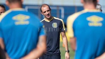 Leandro Somoza hará su estreno como entrenador de Rosario Central en el cierre de la jornada de domingo. Archivo