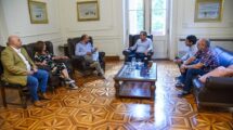 Despacho de Javkin en Rosario con Corral y dirigentes santafesinos y rosarinos analizando la situación santafesina. Prensa José Corral