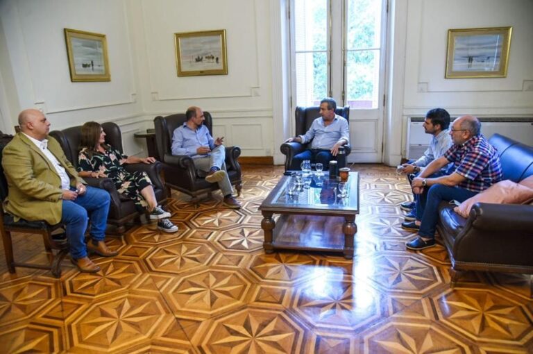 Despacho de Javkin en Rosario con Corral y dirigentes santafesinos y rosarinos analizando la situación santafesina. Prensa José Corral