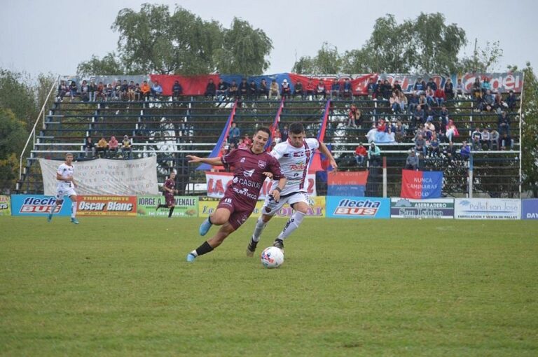 Defensores de Pronunciamiento rescató un punto sobre el final del partido. El equipo de Sergio Chitero fue el único que sumó en la segunda jornada.