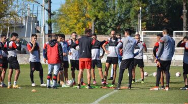 El Negro analiza no incorporar un futbolista en reemplazo de Fabio Vázquez.  Prensa Patronato