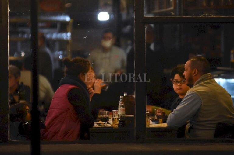 Noche. La ciudad tiene una gran oferta gastronómica para pasarla bien