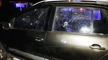 El vehículo baleado. Gentileza: Con La Gente Noticias.