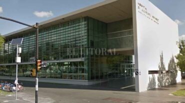 El hombre fue internado bajo custodia en el Hospital de Emergencias de Rosario. Gentileza