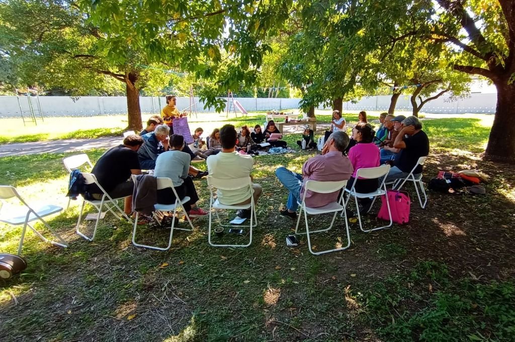 El objetivo de la iniciativa es generar vínculos y metodologías de colaboración entre el campo del arte y el activismo socio ambiental.