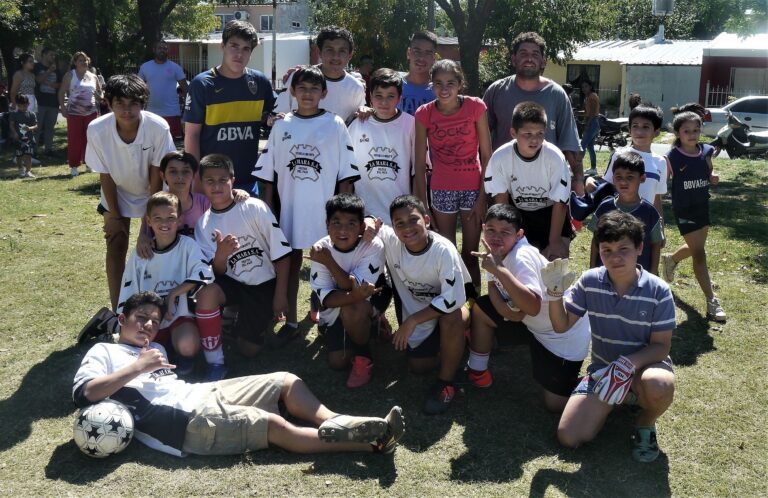 Los más grandes de Paraná 1 Fútbol Club muestran su conformidad y satisfacción por poder jugar.