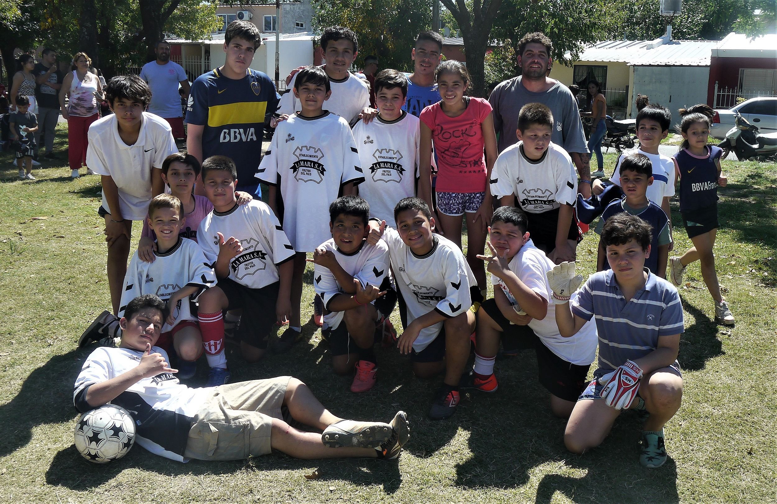 Los más grandes de Paraná 1 Fútbol Club muestran su conformidad y satisfacción por poder jugar.