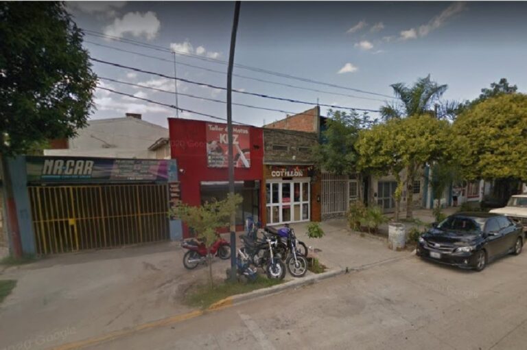 El marido de la víctima la había encontrado tirada en la parte posterior de su negocio