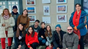 La exposición titulada "Malvinizando crearon un Museo" transmite a través de fotos y material audiovisual la conformación del Museo de Malvinas del Centro de ex soldados y combatientes de Santa Fe. Gentileza