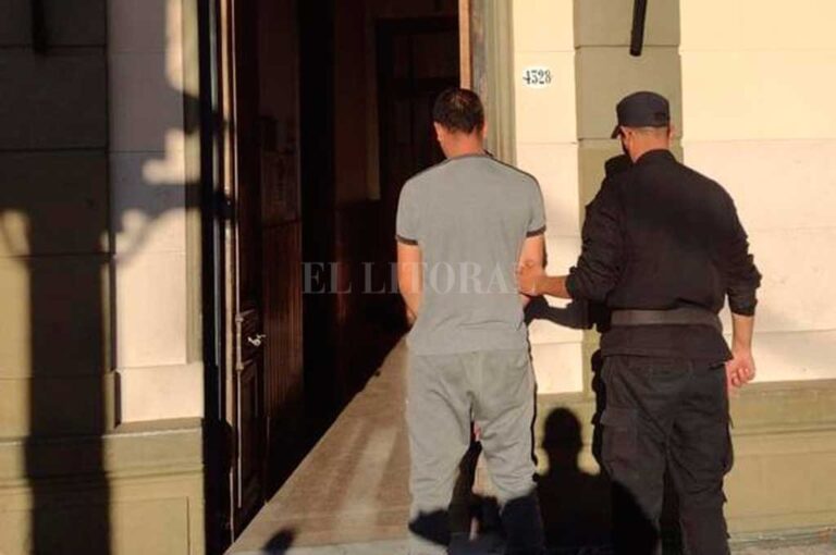 Un hombre de 35 años fue trasladado a la Comisaría 6ta. donde lo identificaron por el delito de "tentativa de homicidio". Prensa URI