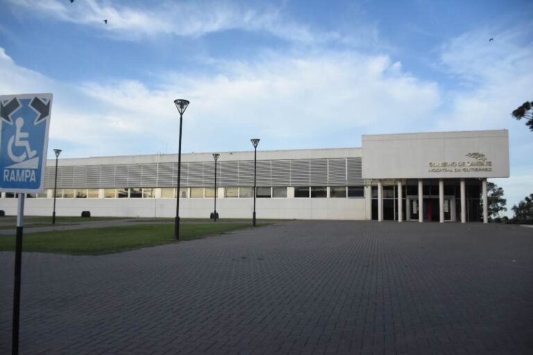 El niño había ingresado al hospital Gutiérrez donde no se pudo evitar su muerte. Archivo.