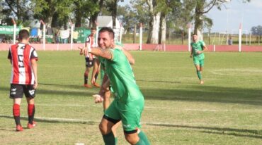 El Expreso festeja su gol en los pies de Iorlano. Gentileza