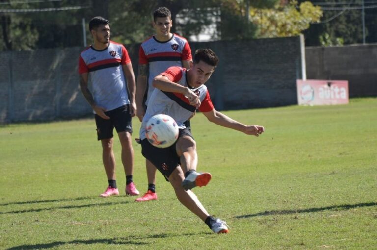 Sebastián Medina vuelve a ser titular tras esperar en el banco de suplentes su oportunidad. Prensa Patronato