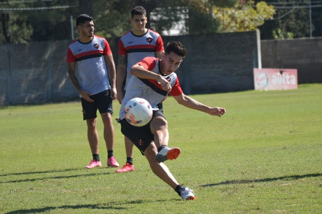 Sebastián Medina vuelve a ser titular tras esperar en el banco de suplentes su oportunidad. Prensa Patronato