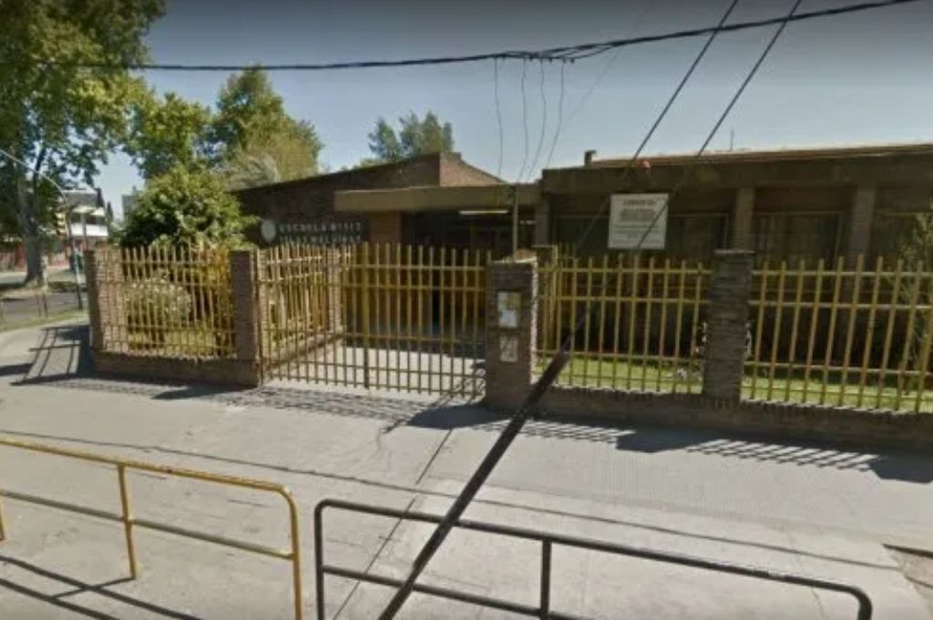 Frente del colegio atacado. Google Street View