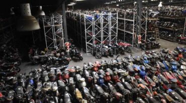 Corralón. Acá van a parar las miles de motos retenidas en la ciudad. Casi el 40 por ciento termina compactado. Flavio Raina.