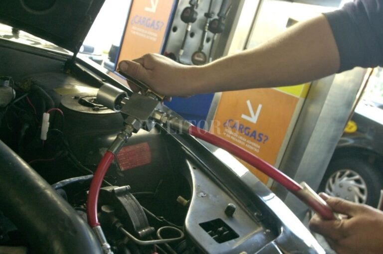 Los acusados realizaban el montaje de los equipos de GNC en talleres no habilitados y luego le proporcionaban documentación apócrifa para poder realizar las cargas. El Litoral