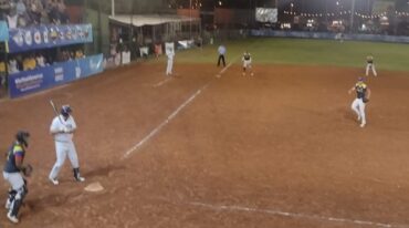 El seleccionado local marcó la diferencia en el quinto inning. Víctor Ludi