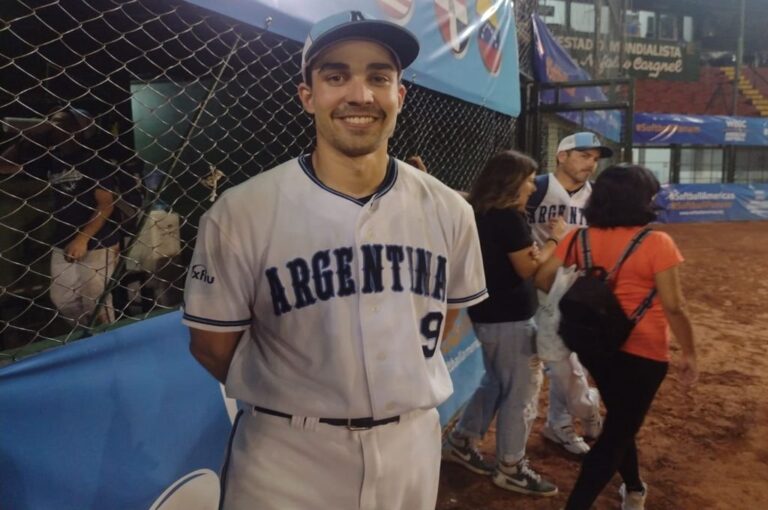 Teo Migliavacca destrabó el encuentro en el quinto inning. Víctor Ludi