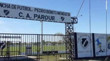 El club Parque muestra orgulloso su cancha de fútbol