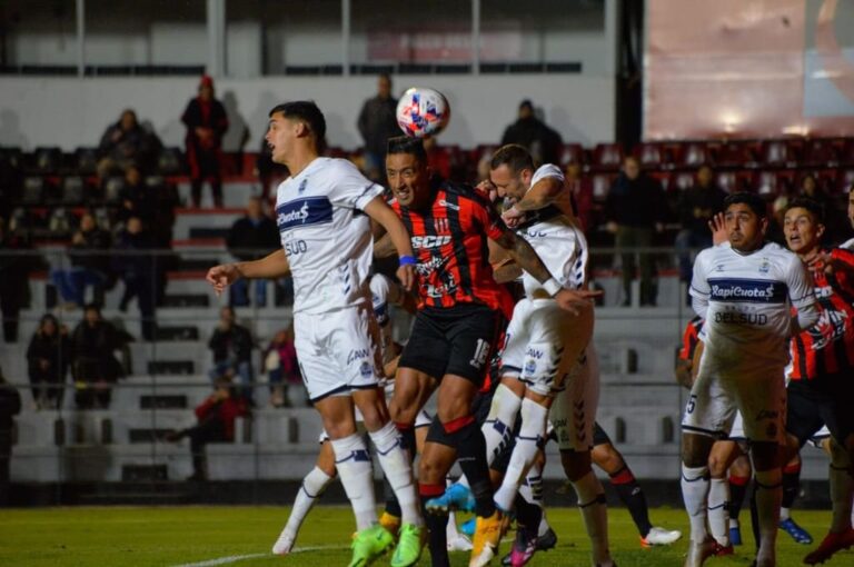 En una pésima actuación el Santo recibió la peor goleada desde su llegada a la B Nacional en 2010 pasando por Primera A desde 2015.  Prensa Patronato