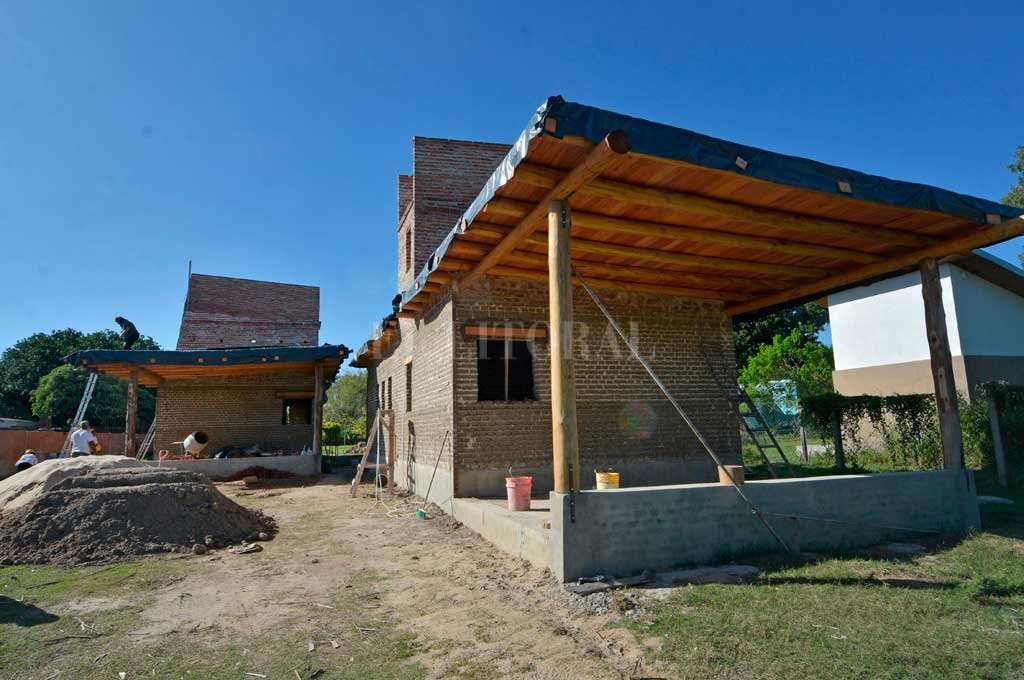 Las dos casas "mellizas" hechas con ladrillos de adobe. Pablo Aguirre