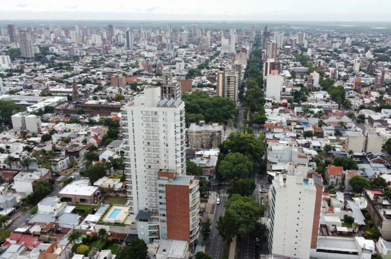 Edificios. La gran mayoría de los encuestados manifestó decidirse por alquilar departamentos. Fernando Nicola
