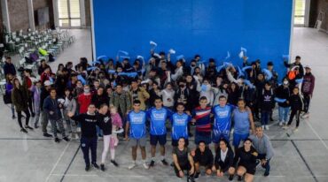 Selección Nacional y alumnos de la Escuela Nº 15 de la Baxada en Paraná Entre Ríos.