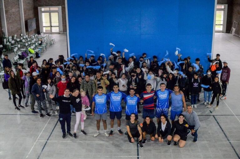 Selección Nacional y alumnos de la Escuela Nº 15 de la Baxada en Paraná Entre Ríos.