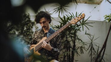 'De niño anhelaba ser parte de Los Simuladores y músico'