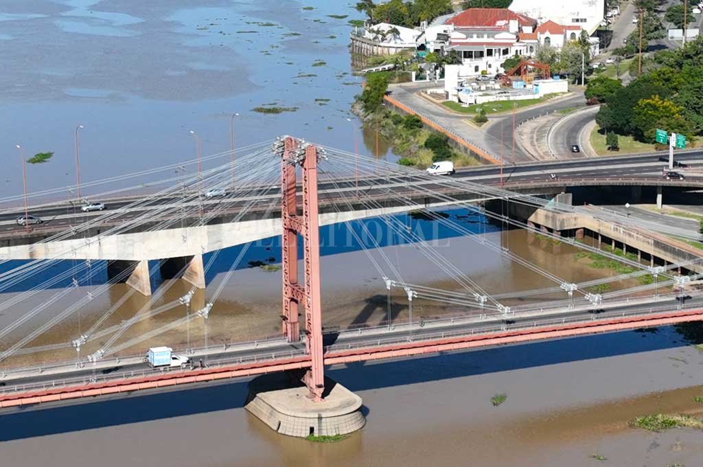 Cambió el aspecto ribereño de la capital provincial con la llegada de más agua a la región. Fernando Nicola (Drone)