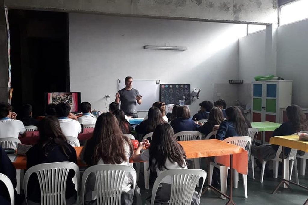 El taller 'está pensado para fomentar la lectura y el arte desde los clubes'