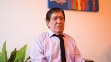 Con su programa radial hace más de tres décadas y sus libros
