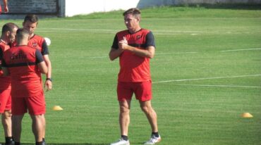 Facundo Sava metió mano en el equipo